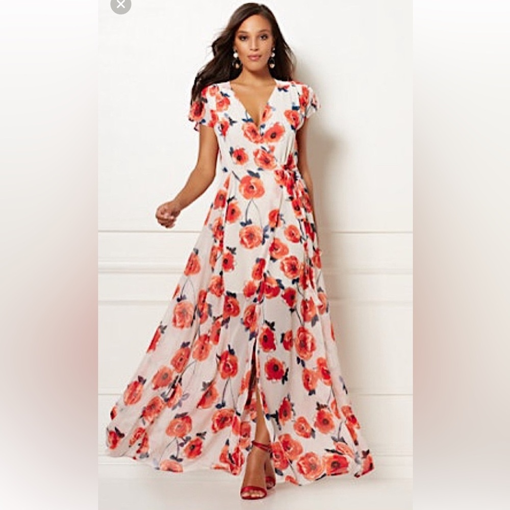 New York & Company by Eva Mendes Allison
Floral Wrap Dress Size Medium Lined 🌻